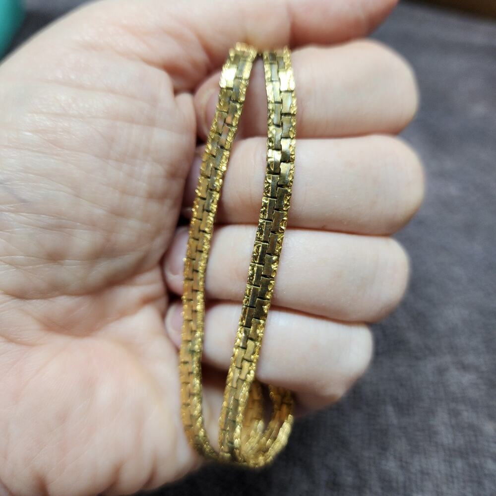 Double strand gold tone bracelet b34